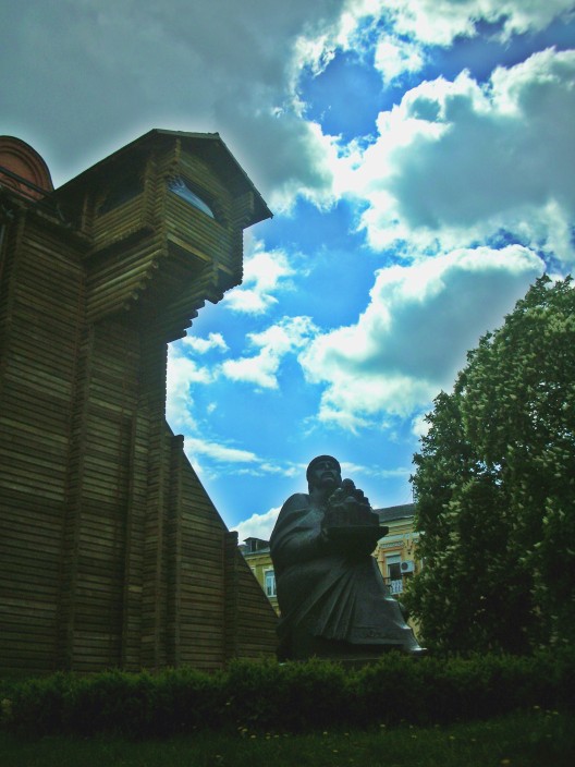 Statue of Yaroslav the Wise, Grand Prince of Kyiv in 1037 when the Gate was constructed